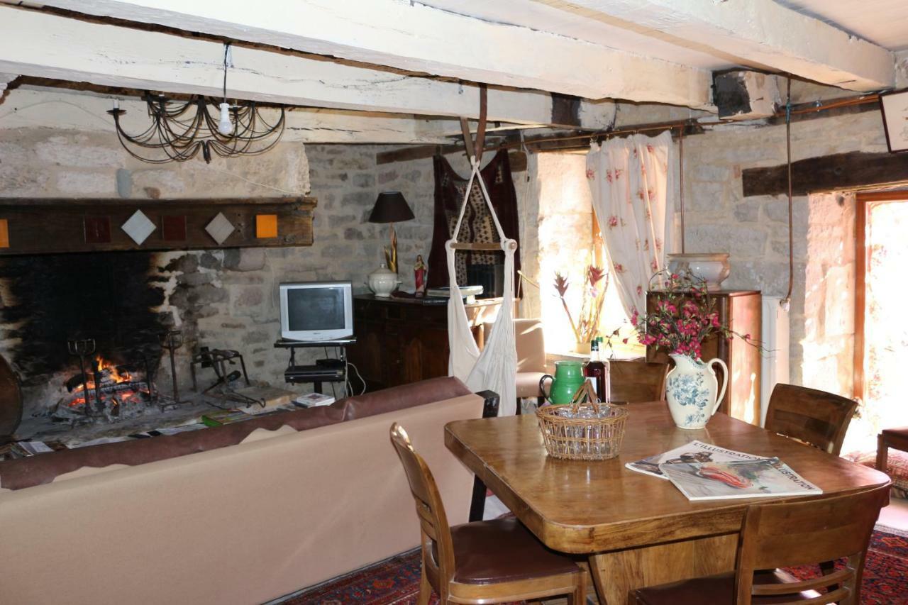 לינה וארוחת בוקר Vailhourles Le Moulin A Huile מראה חיצוני תמונה
